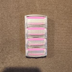 Brand NEW without tags. 4-Pack Schick Quattro Replacement Razor Cartridges
